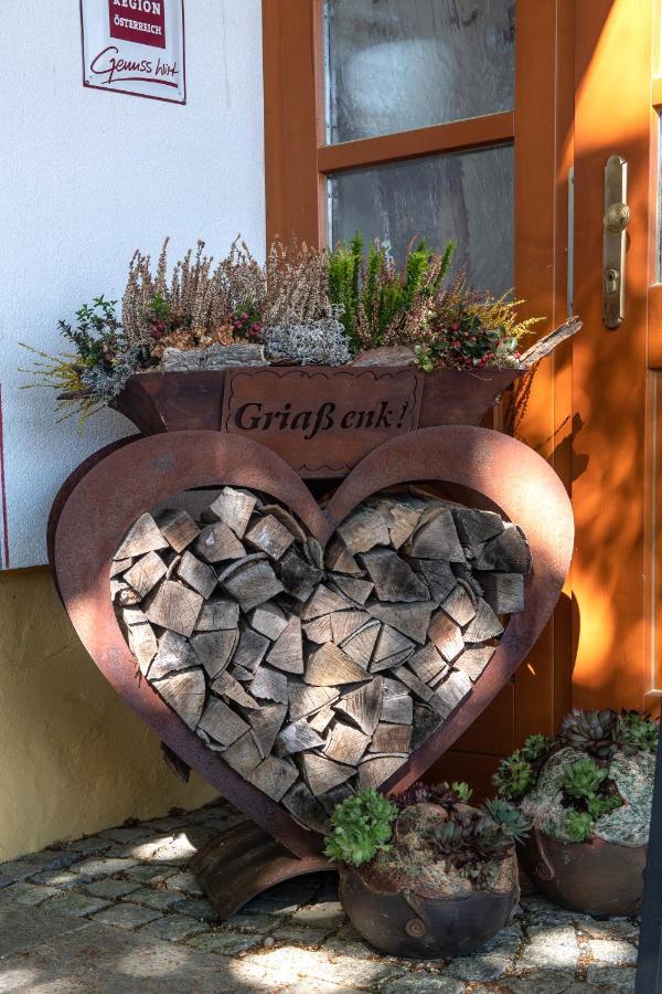 Zum Fally - Landgasthof Kirchberg am Wechsel Exterior foto