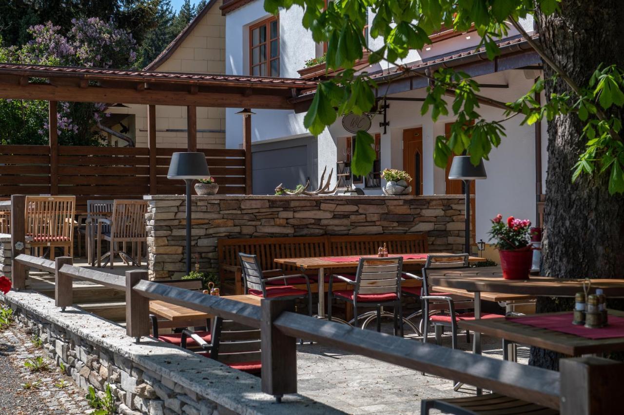 Zum Fally - Landgasthof Kirchberg am Wechsel Exterior foto